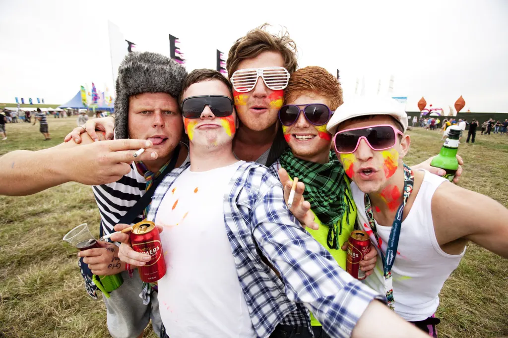 Festivalgoers and atmosphere at Global Gathering 2010